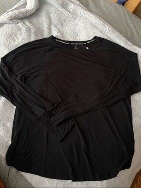 EUC Women’s Offline by aerie Black Long-Sleeve Lightweight Tee Size Large